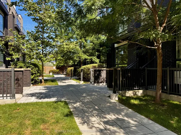28 Fieldway Rd, Toronto, ON
