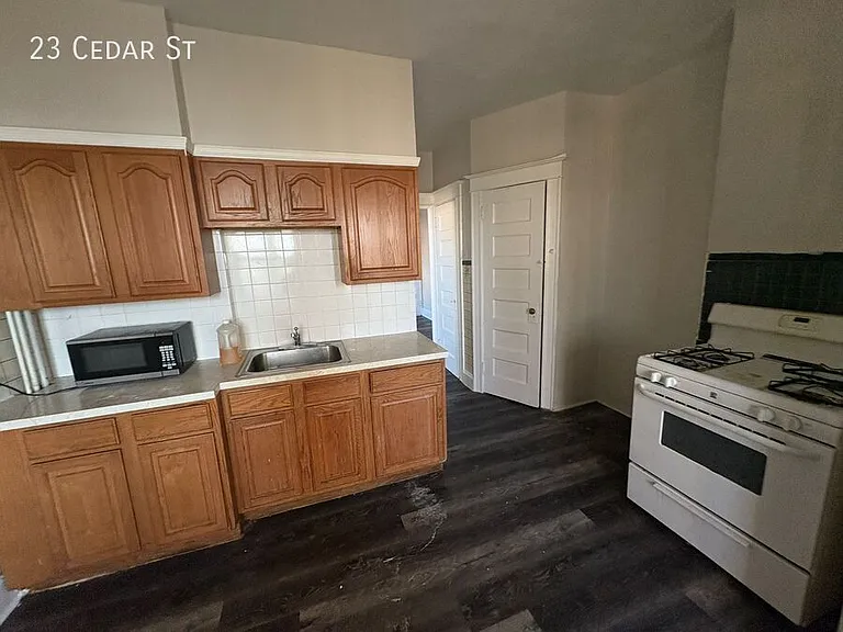 23 Cedar St — Photo 5