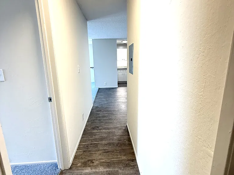 Otis Terrace Apartments — Photo 10