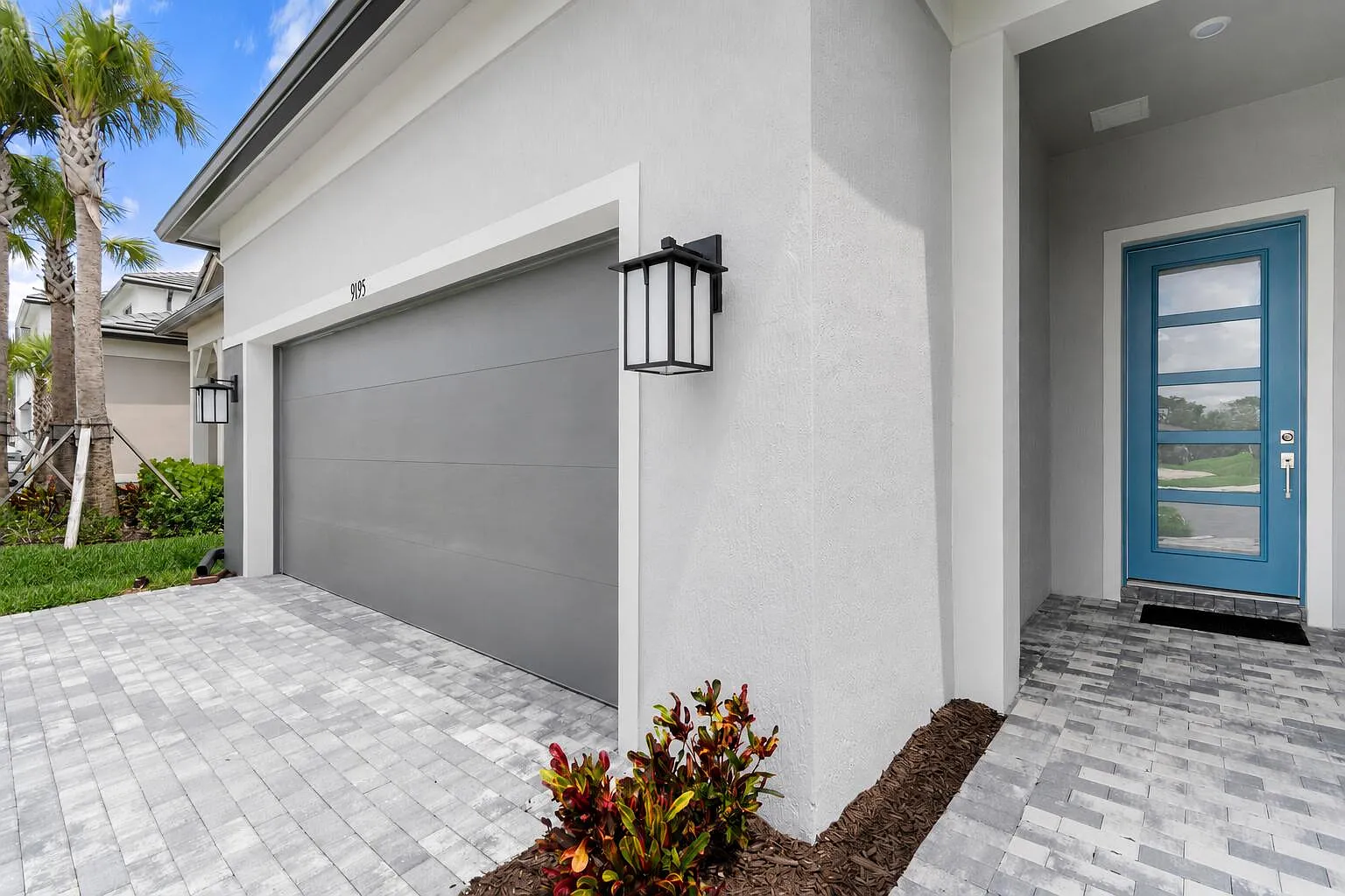 3 bed, 2.5 bath, 2080 sqft, $4,200 — Photo 2