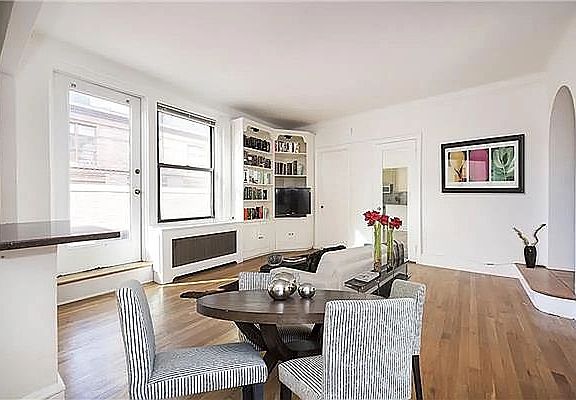 3rd image of 162 W 56th St APT 703