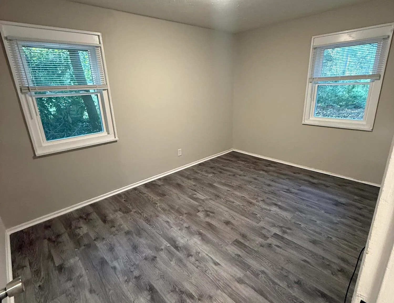 3 bed, 1.0 bath, 988 sqft, $1,250 — Photo 2