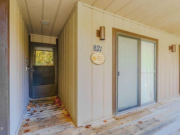 2nd image of 1081 Cove Rd APT 821