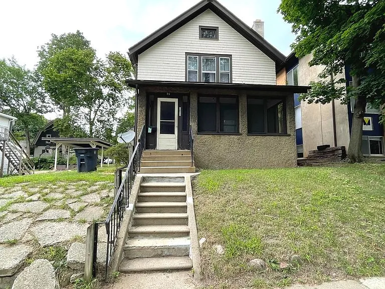 1011 Vaughn St — Photo 2