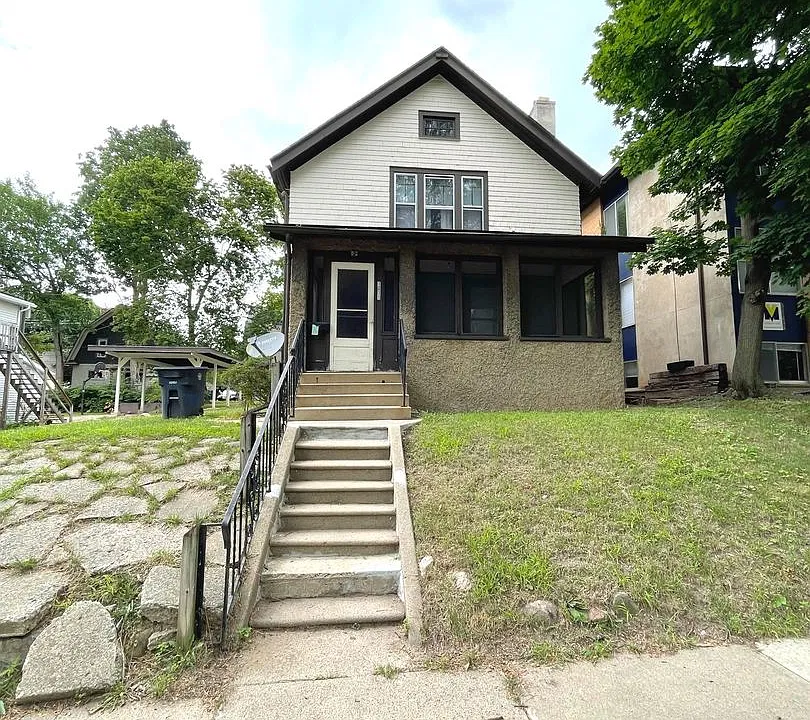 1011 Vaughn St