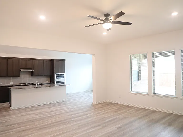 1618 Glacier Dr — Photo 8