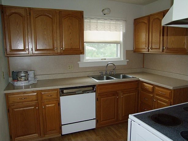 2nd image of 714 Early St