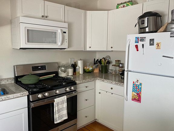 5th image of 27 Sycamore St Floor 3
