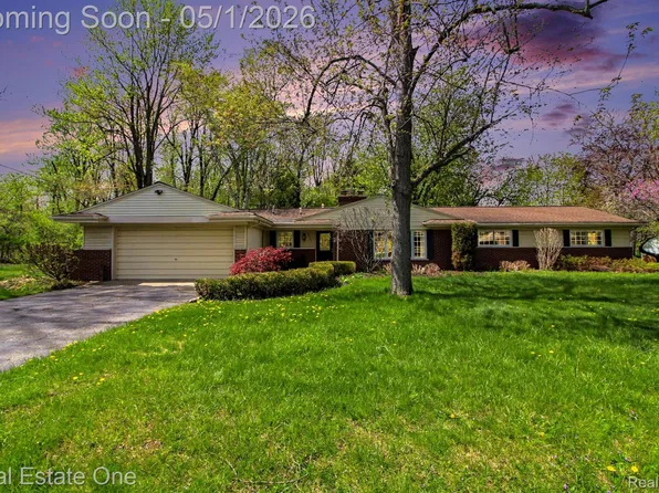 23701 Heartwood Dr, Novi, MI 48374