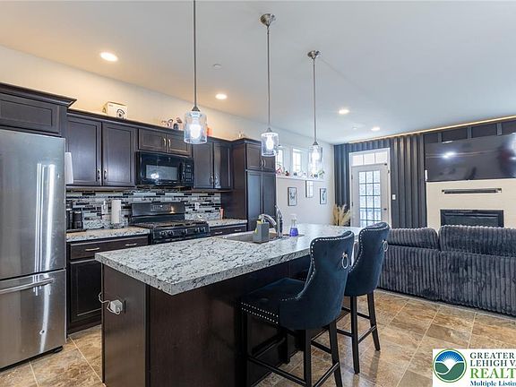 5th image of 3191 W Huntington Ln