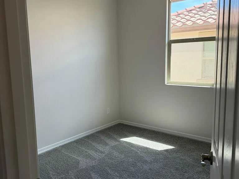 2820 N Evergreen St — Photo 11