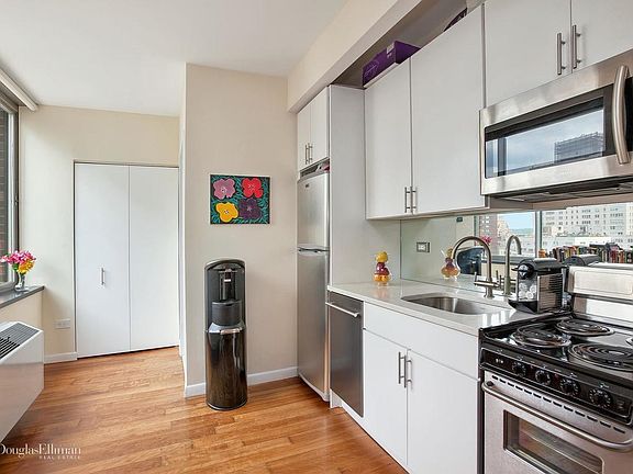4th image of 111 W 67th St APT 23P