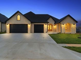 2160 N Silver Charm Avenue, Springfield, MO 65802