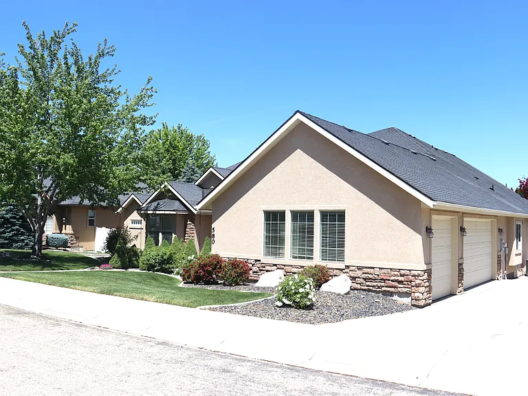 580 E Fallingbranch Dr — Photo 3