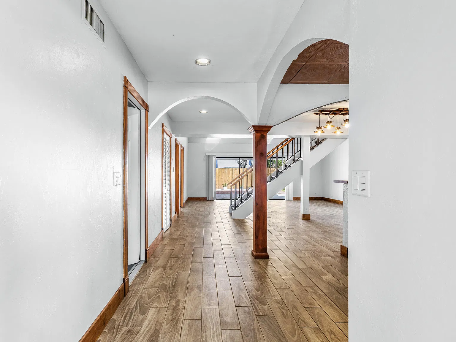 2 bed, 2.0 bath, 1447 sqft, $3,750 — Photo 3