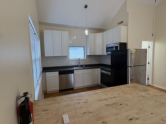 2nd image of 712 W 17th St