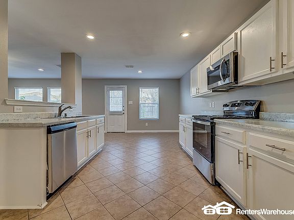 5th image of 806 Cold Creek Dr