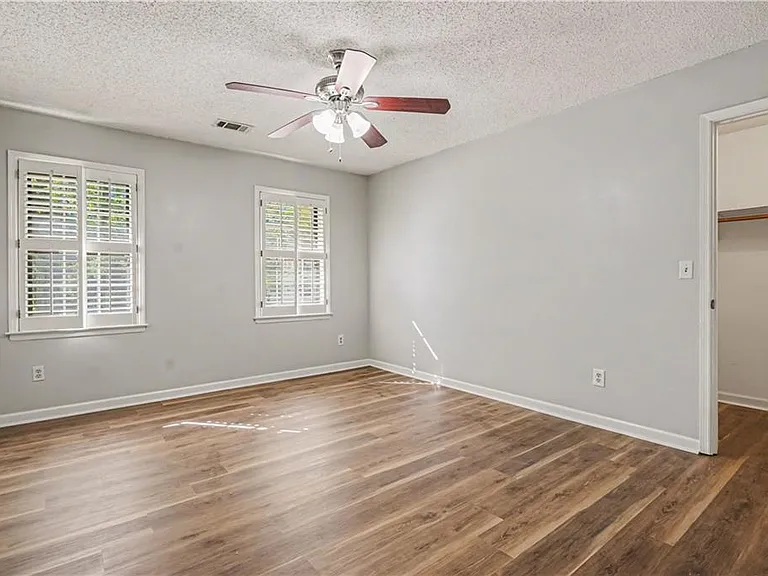 1527 Ridgewood Dr — Photo 18
