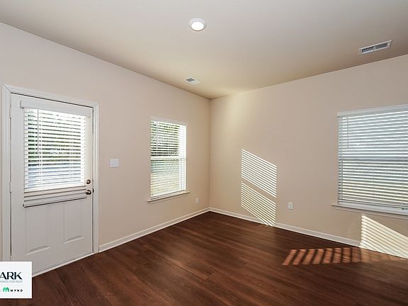 5th image of 530 Clover Cir