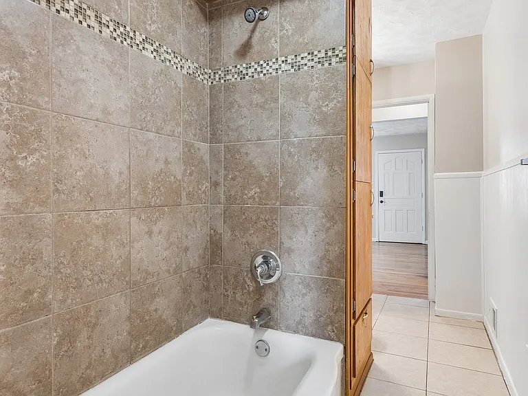 3915 Crown Point Ave — Photo 21