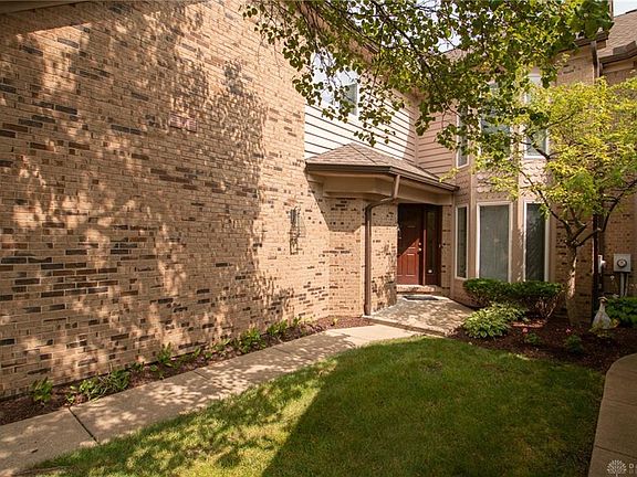 2nd image of 30 Cove Ct #8