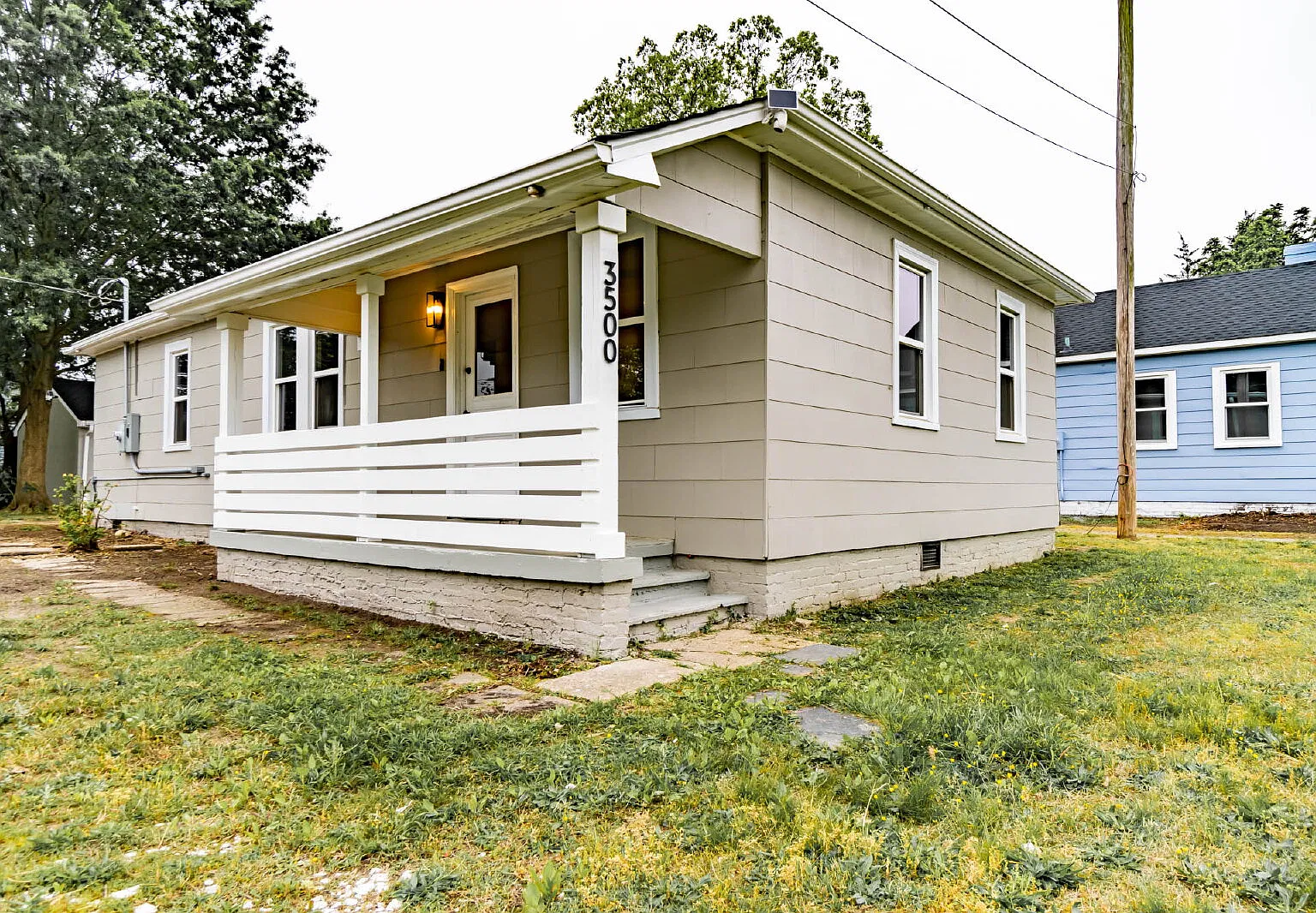 3 bed, 1.0 bath, 1094 sqft, $1,675 — Photo 2