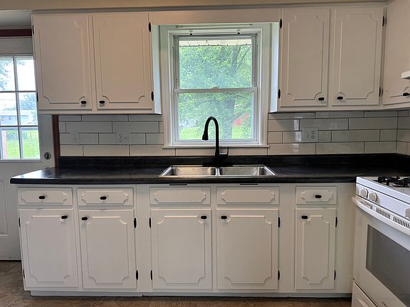 5th image of 840 N Parkview Ct #B