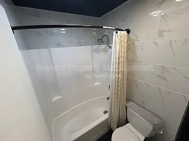 6924 Hyde Park Dr #214 — Photo 11