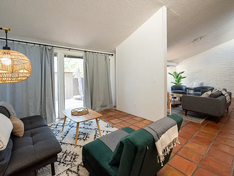 5701 N Glenn St #5 — Photo 3