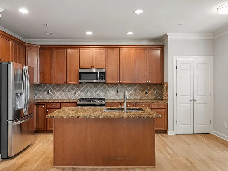 207 Towne Ridge Ln — Photo 8