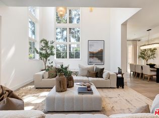 11500 San Vicente Blvd APT 221, Los Angeles, CA 90049