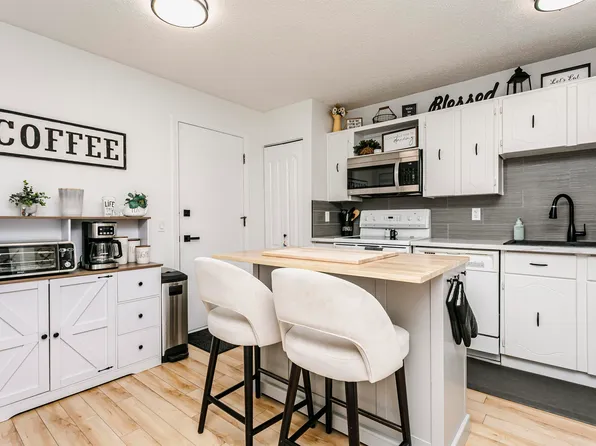 106 Forest Grv, Saint Albert, AB T8N 3K6