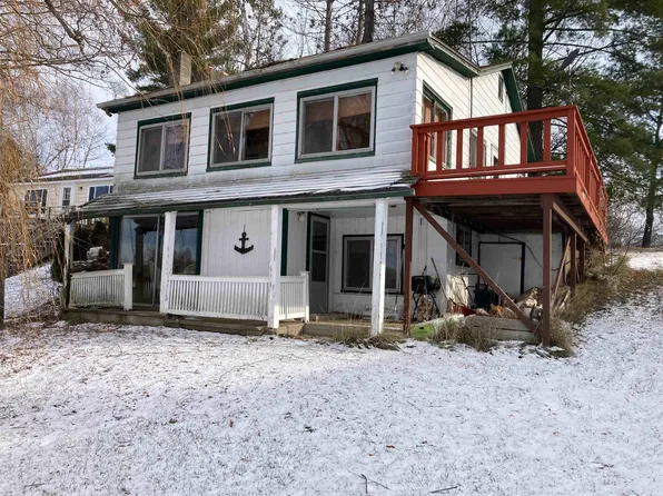 5768 Lakeside Dr, Gladwin, MI 48624