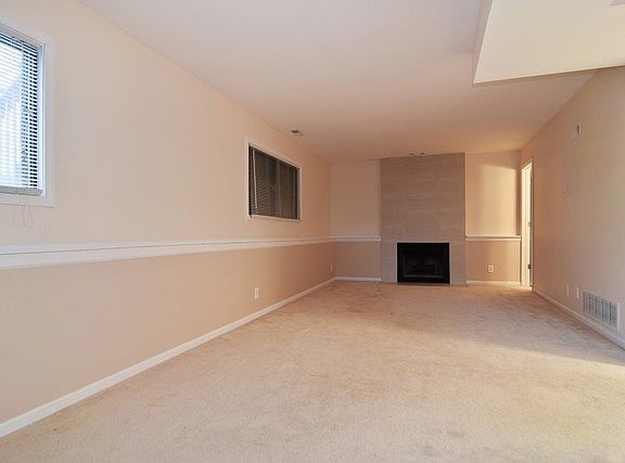 5th image of 221 Apple Hill Ln