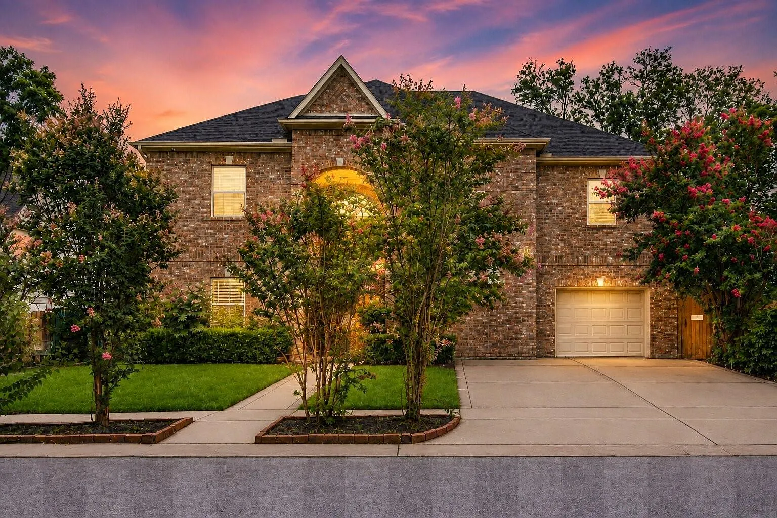4 bed, 5.5 bath, 4525 sqft, $5,495 — Photo 1