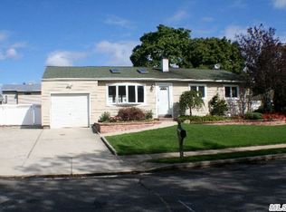 123 Jamie St, Islip Terrace, NY 11752