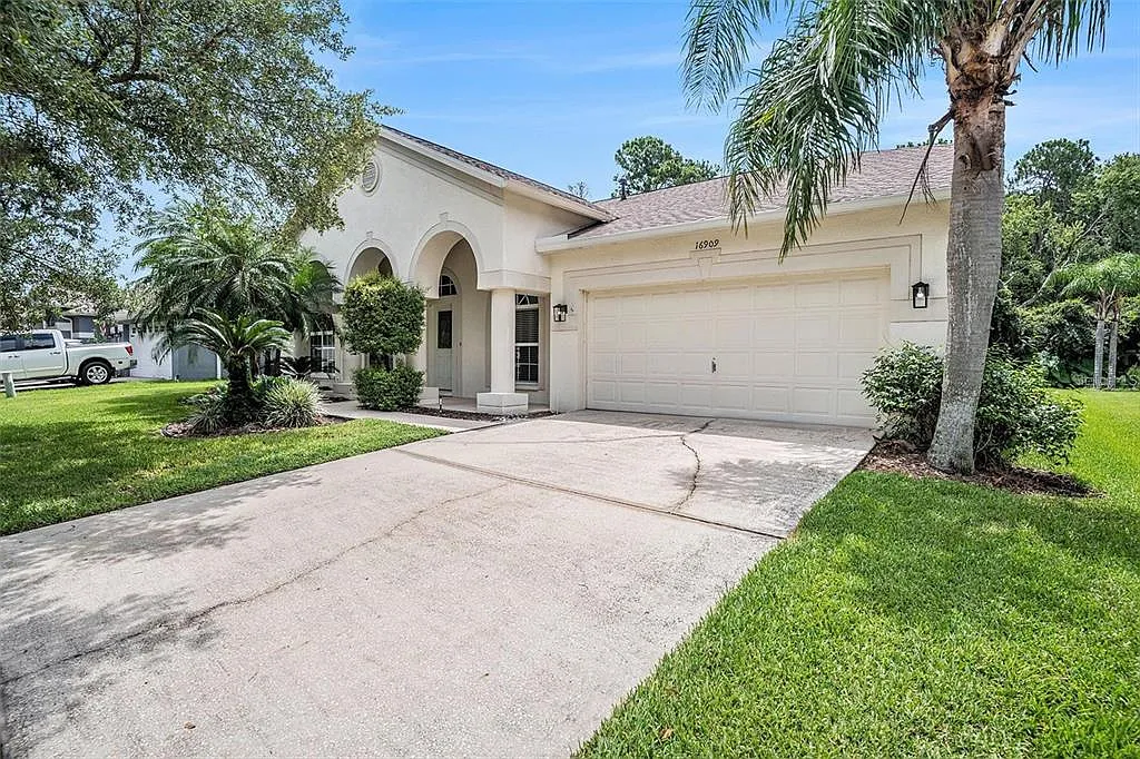 4 bed, 3.0 bath, 2400 sqft, $3,000 — Photo 2