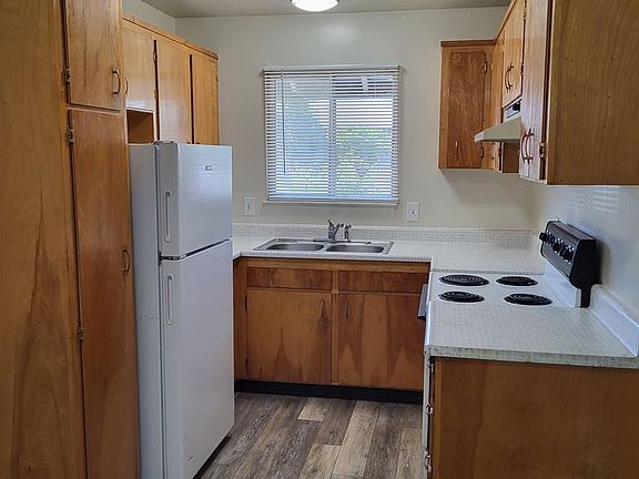3rd image of 1700 E Long St