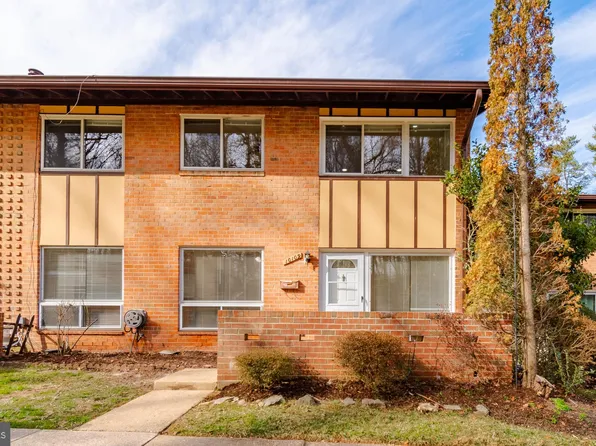 10109 Fair Woods Dr, Fairfax, VA 22030