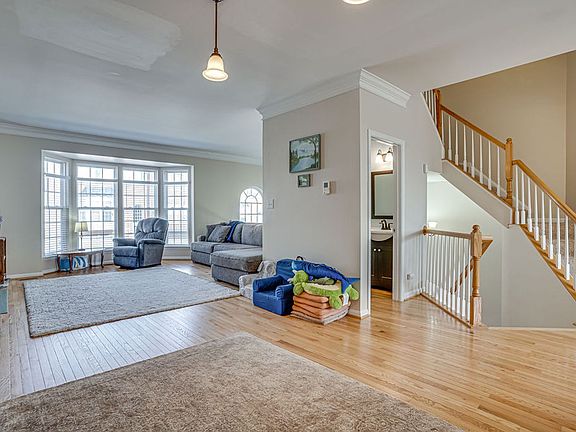 3rd image of 6447 Sutcliffe Dr