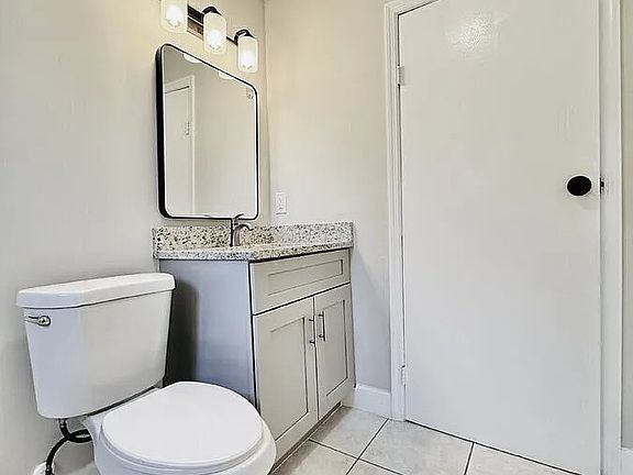 4th image of 5015 Lee Blvd