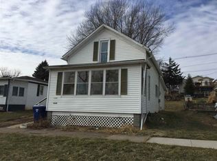 3010 Garfield St, Clinton, IA 52732