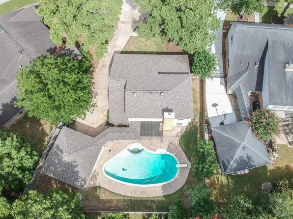 8215 Riverglade Dr, Houston, TX 77095