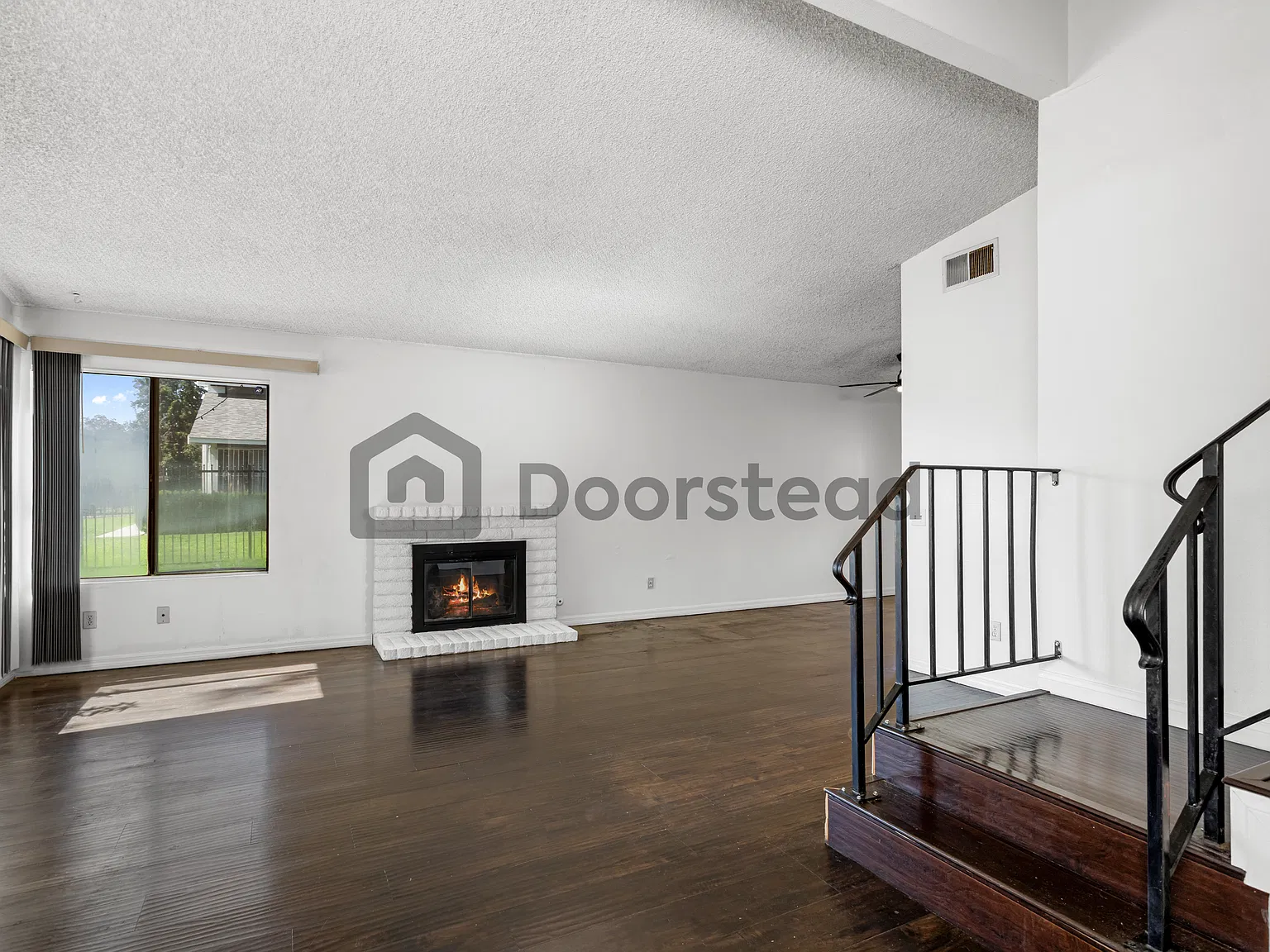 3 bed, 1.5 bath, 1272 sqft, $2,700 — Photo 4