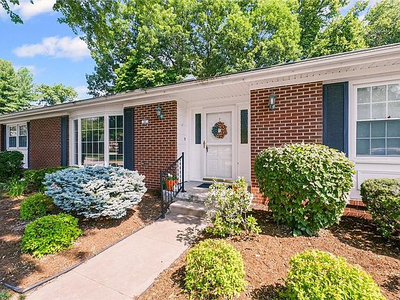 3rd image of 31 Sheral Dr