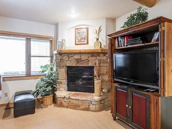 3rd image of 690 Deer Valley Dr Unit 11