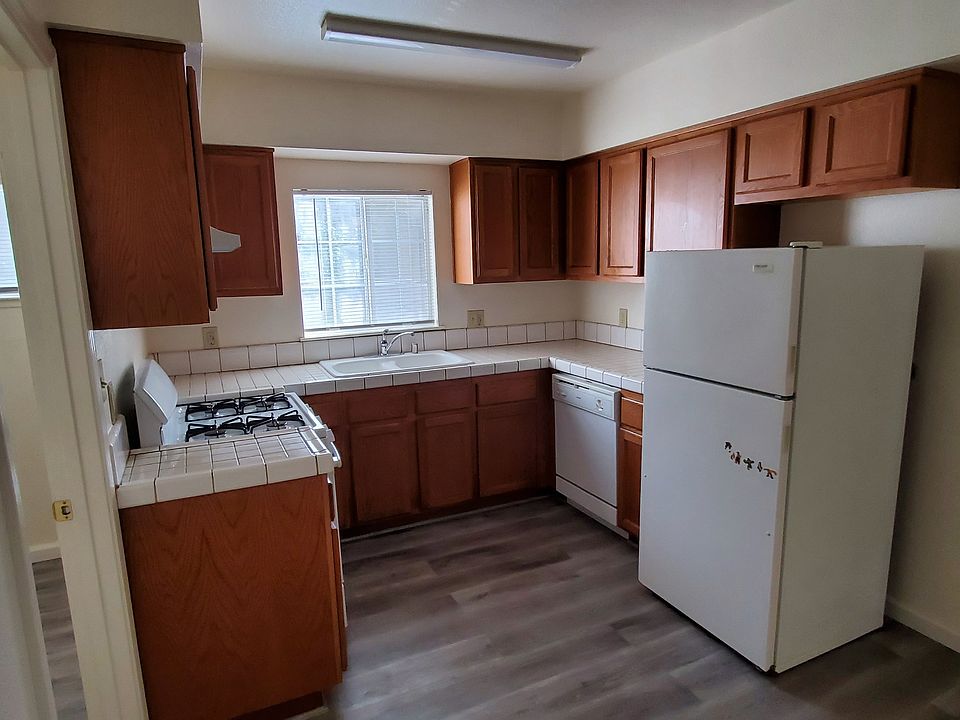 1st image of 571 El Camino Ave