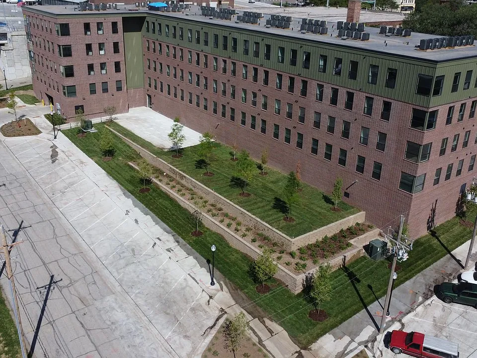 Building Photo 4