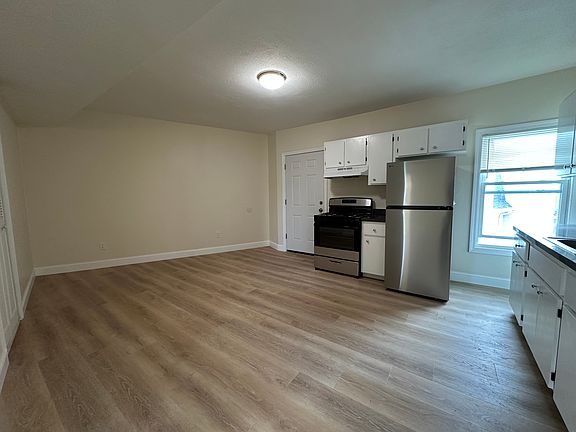 4th image of 40 Walnut St Floor 3
