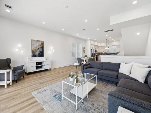 5624 Camino Encantado Dr, Houston, TX 77091